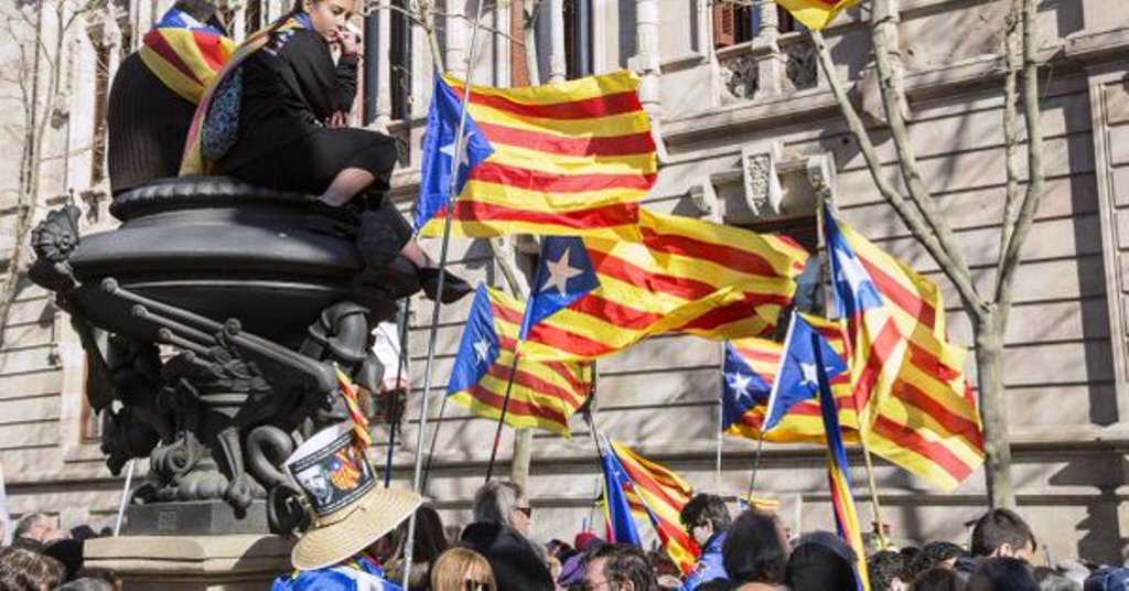Catalogna, referendum per l'indipendenza, tensione altissima: si rischiano caos e arresti