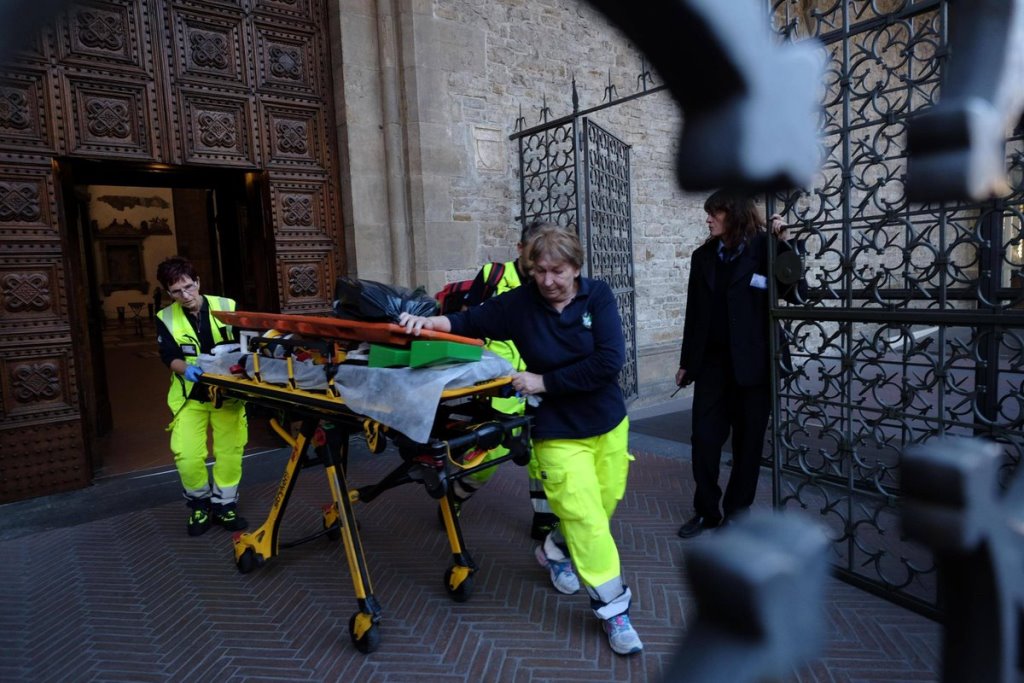 turista ucciso da crollo pietra santa croce firenze