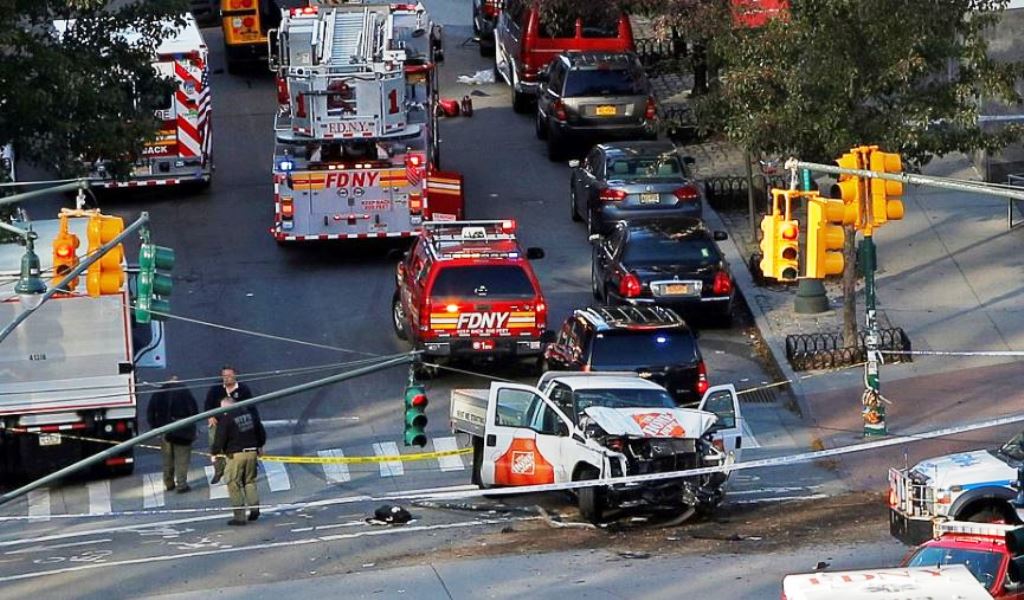Attentato a New York, pick-up contro i passanti: morti e feriti [VIDEO]