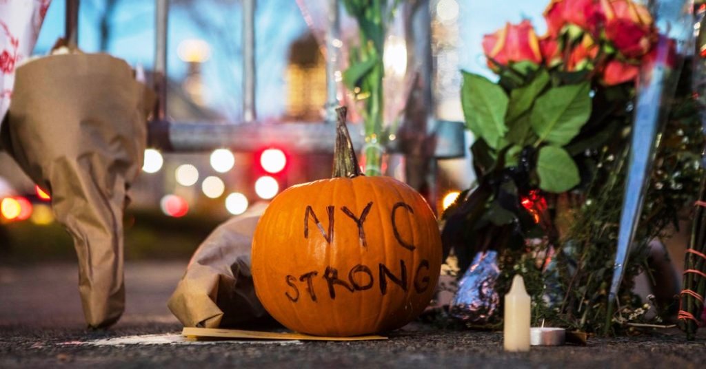 New York, attentato di Halloween: l'Isis rivendica la strage dei ciclisti