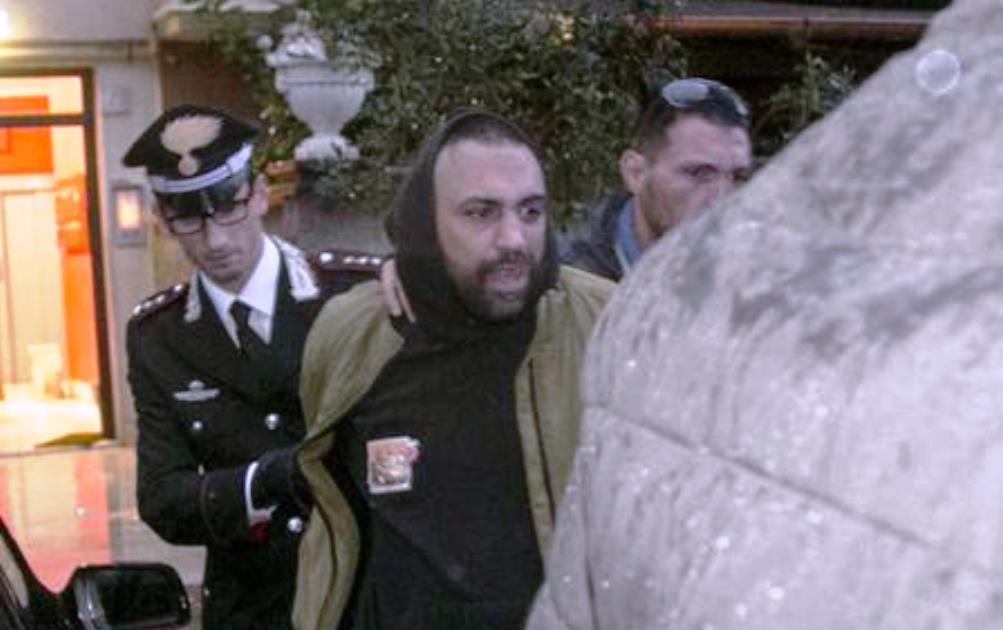 Ostia, Roberto Spada fermato dai carabinieri. Il giornalista aggredito: "Vado avanti" [VIDEO]