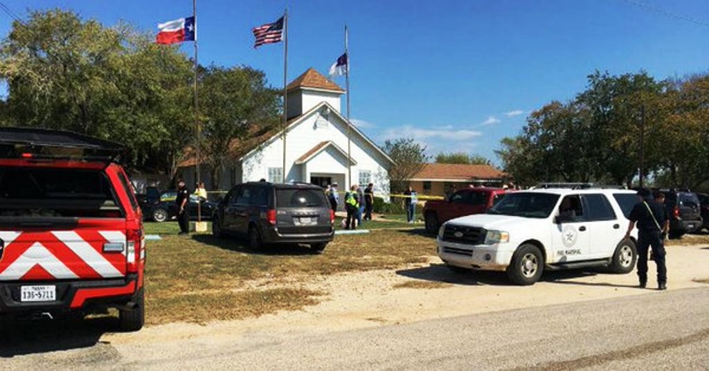 Ci sarebbero diverse vittime, forse 15, nella sparatoria in una chiesa a Sutherland Springs, in Texas. Le autorità sul posto indicano inoltre che ad aprire il fuoco è stato un unico sparatore già 