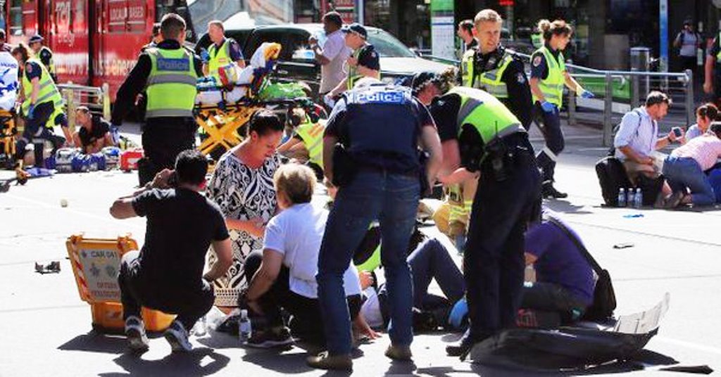 Terrore a Melbourne, Suv contro la folla a tutta velocità