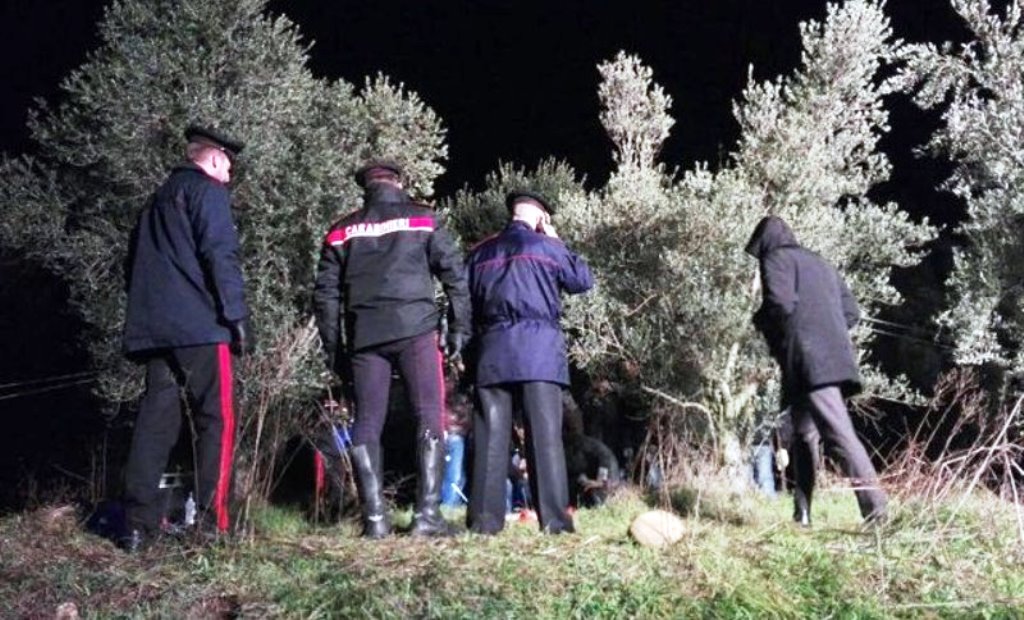 Orrore nel Veronese: donna fatta a pezzi e ritrovata seminuda nei campi