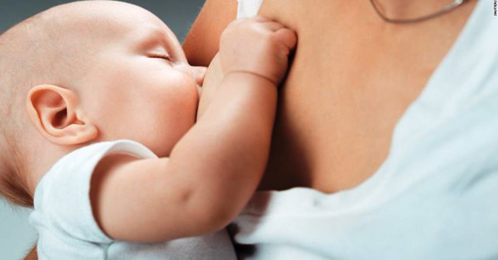 Parma shock: allatta il figlio al seno, cacciata dall'Università