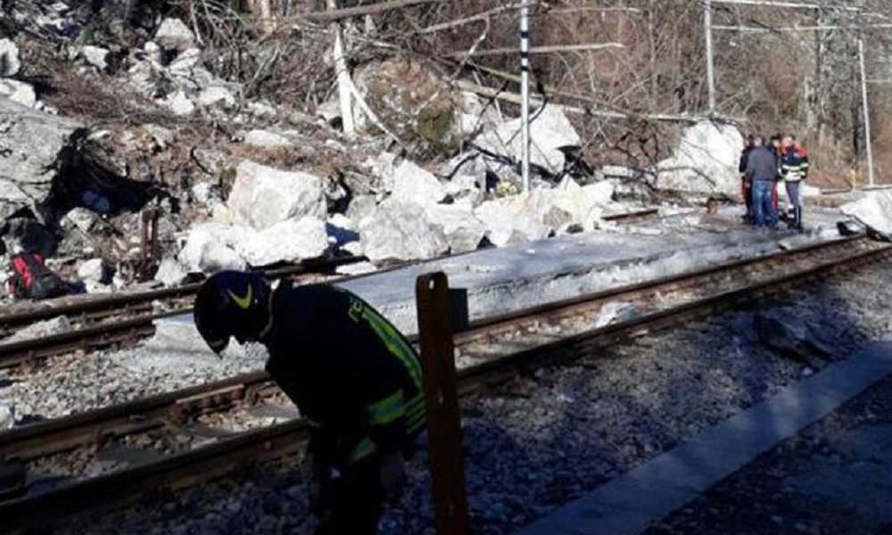 Tragedia in Piemonte: frana travolge auto e uccide 2 persone