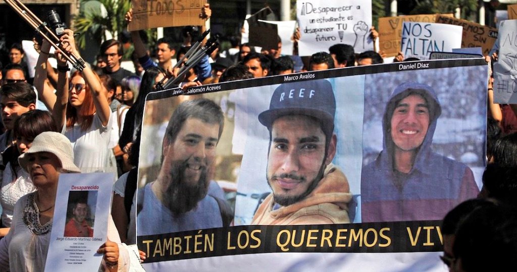 Messico, studenti torturati e sciolti nell'acido. Inutile l'appello di Guillermo del Toro