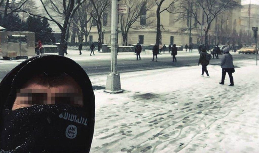 L'Isis ci ruba selfie e foto da Facebook. Ecco cosa è successo a un italiano a New York
