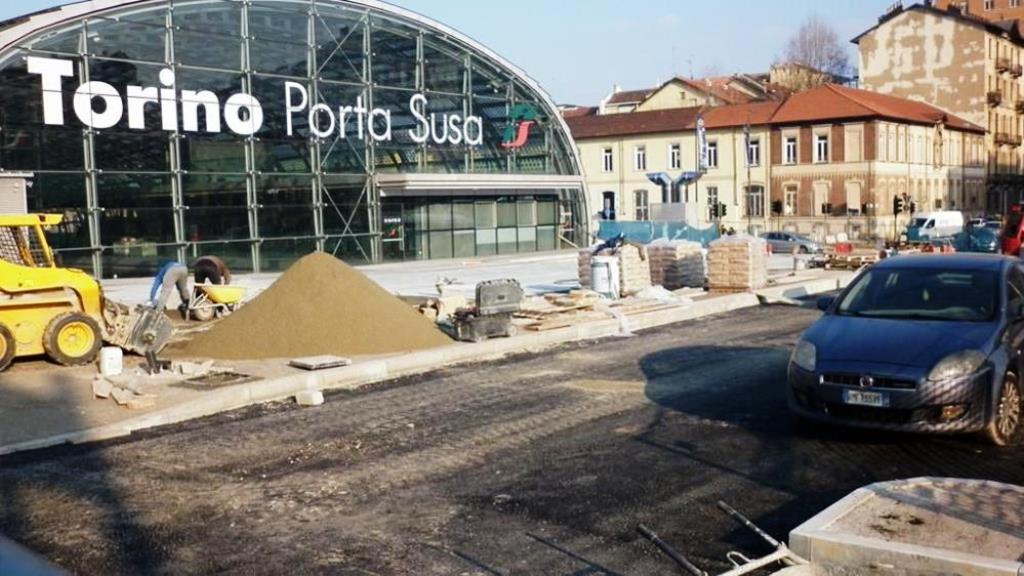 Gravissimo incidente alla stazione Porta Susa di Torino nella prima mattina di oggi 4 aprile. A quanto sembra dalle prime informazioni una ragazza di 15 anni ha perso la vita travolta da un convoglio.