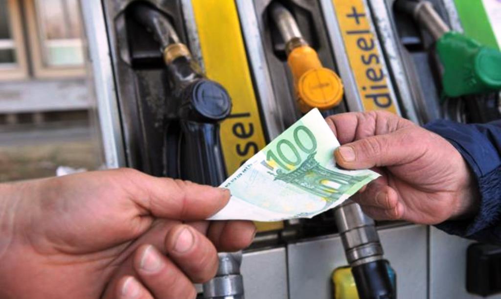 Troppe tasse: in Italia la benzina più cara del mondo