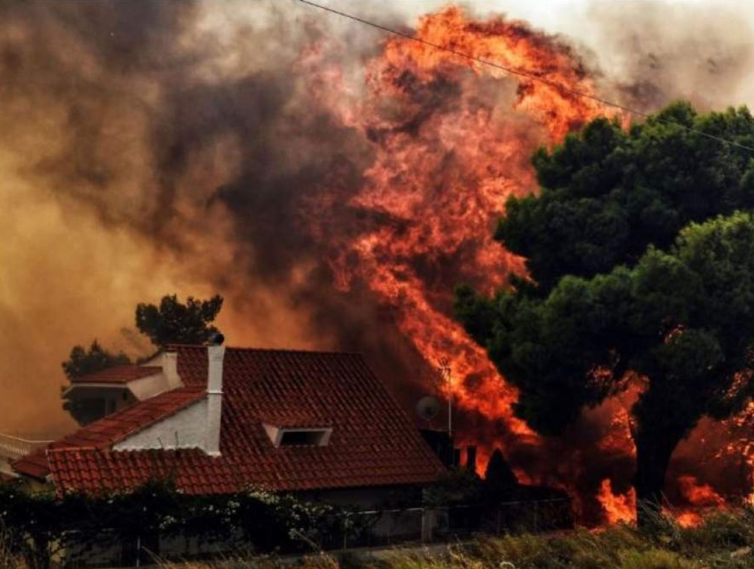 Emergenza incendi, Atene in fiamme: almeno 55 morti e oltre 150 feriti