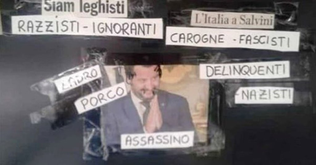 Insulti al ministro dell'Interno, Matteo Salvini, sono arrivati con una foto che da qualche giorno è contornata da scritte offensive all'interno di un parcheggio a gestione Tper. Lo scrive il sito del Giornale