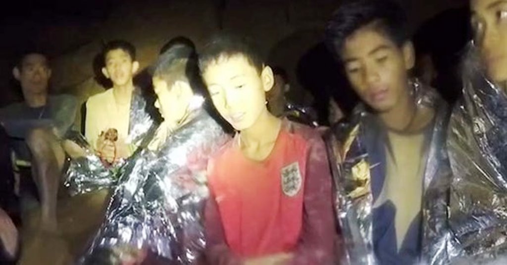 Ragazzi in trappola nella grotta, Thailandia sotto shock: muore un soccorritore