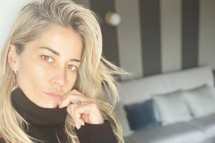 Elena Santarelli risponde alle critiche