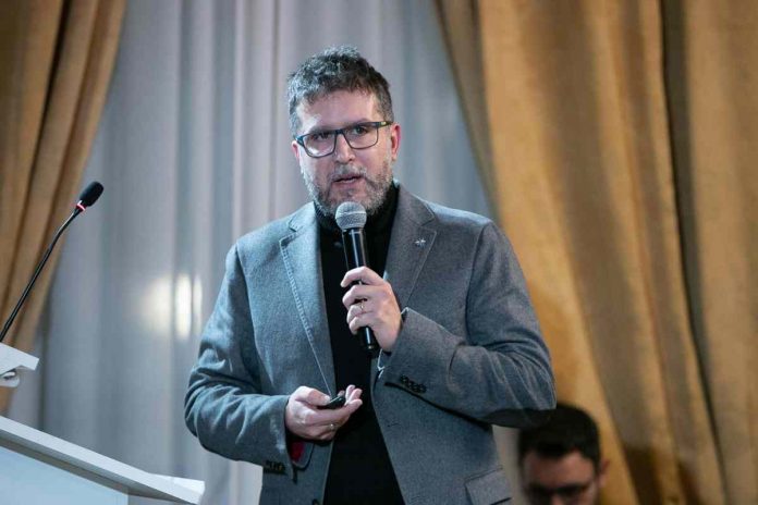 Giuseppe Lavenia interviene su Royal roulette Intervista a Giuseppe Lavenia, presidente dell'Associazione Di.Te su Sex roulette, la nuova social challenge