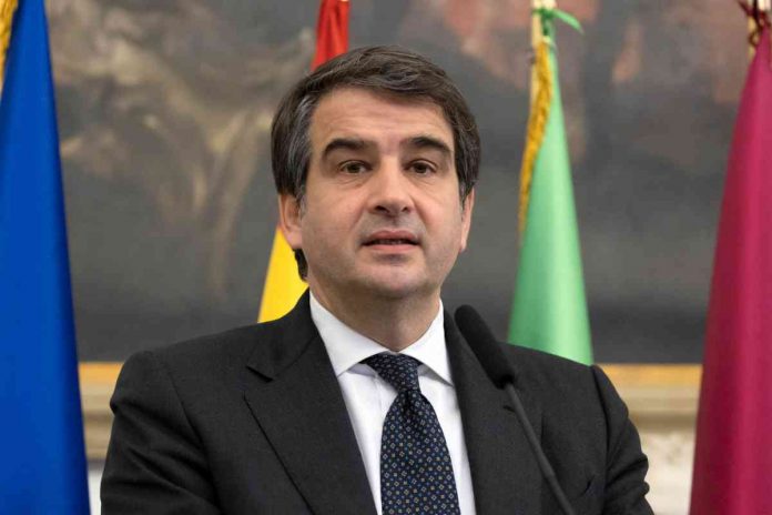 Raffaele Fitto Il ministro Raffaele Fitto ha annunciato che gli interventi del Bosco dello Sport di Venezia e dello stadio Artemio Franchi di Firenze non potranno essere rendicontati a valore delle risorse del Pnrr.