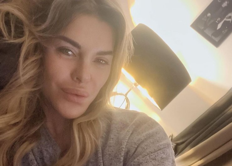 alba parietti senza trucco selfie 