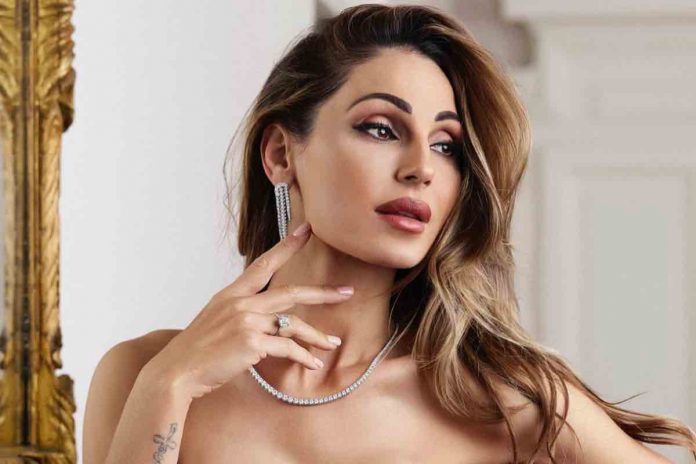 Anna tatangelo belen accappatoio