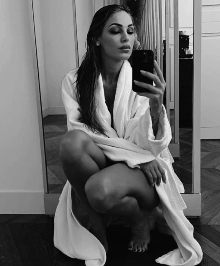 Anna tatangelo belen accappatoio