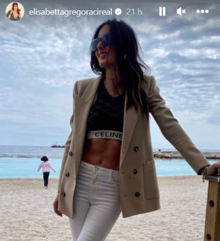 elisabetta gregoraci look spiaggia 