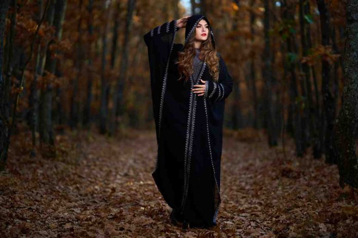 hooded dress sensualità