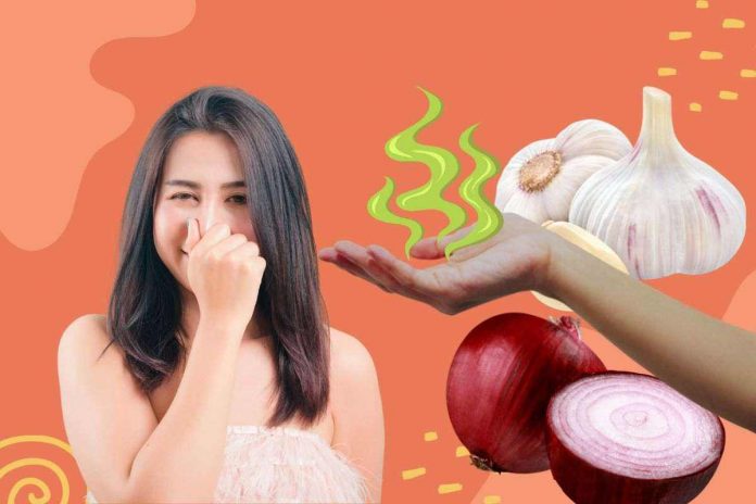 rimedio puzza aglio cipolla mani