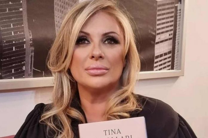 Tina Cipollari caschetto cortissimo