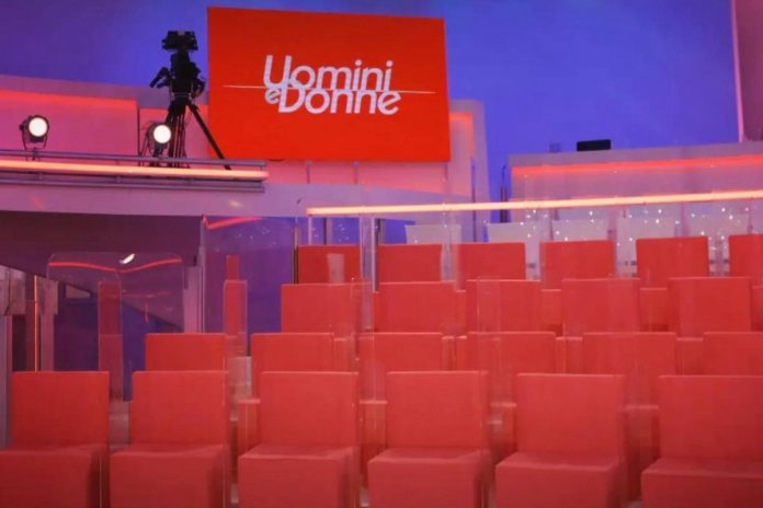 Studio Uomini e Donne Uomini e Donne, la coppia non è pronta al grande passo