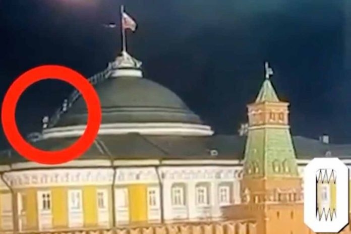Droni sul Cremlino: il giallo delle due persone sul tetto