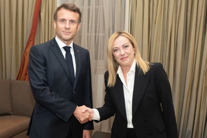 Scontro Francia-Italia: Macron e Meloni potrebbero incontrarsi la prossima settimana