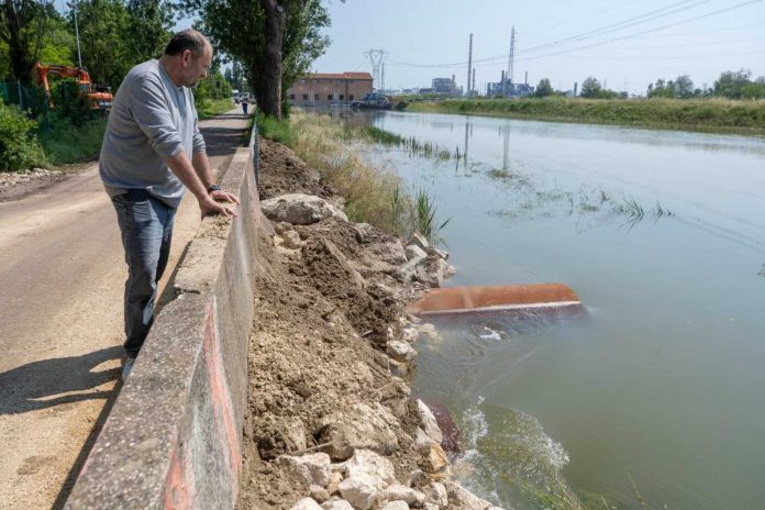 Fabrizio Galavotti Fabrizio Galavotti, presidente di Cab Terra, nel punto dove è stato tagliato l'argine del canale