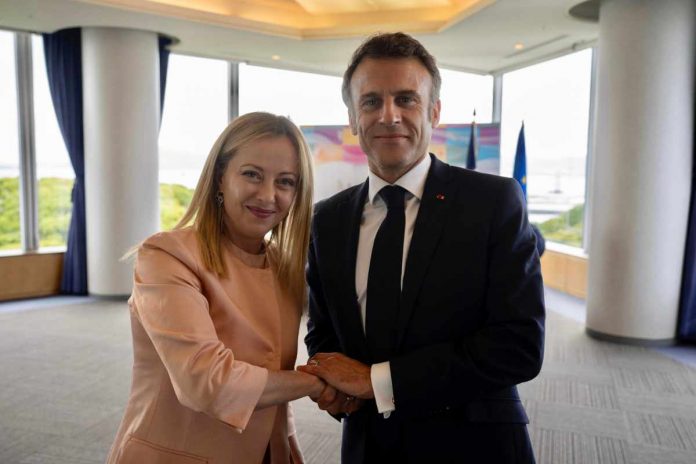 Giorgia Meloni, Emmanuel Macron Meloni-Macron, pace fatta al G7? L'incontro dopo il messaggio di solidarietà del Capo dell'Eliseo