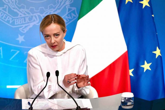 Giorgia Meloni velvetnews.it 20232605 Ansa Foto Il taglio al cuneo fiscale è migliore del salario minimo. Lo ha dichiarato la premier Giorgia Meloni in collegamento con il Festival dell'Economia di Trento