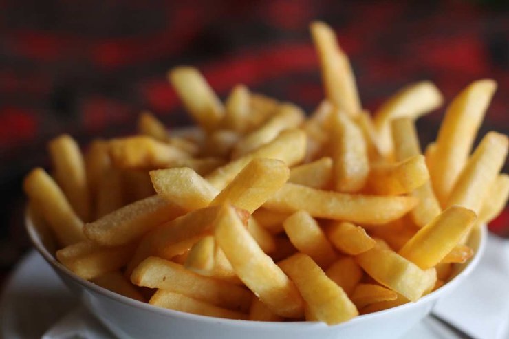 I rischi per la salute legati al consumo di patatine fritte
