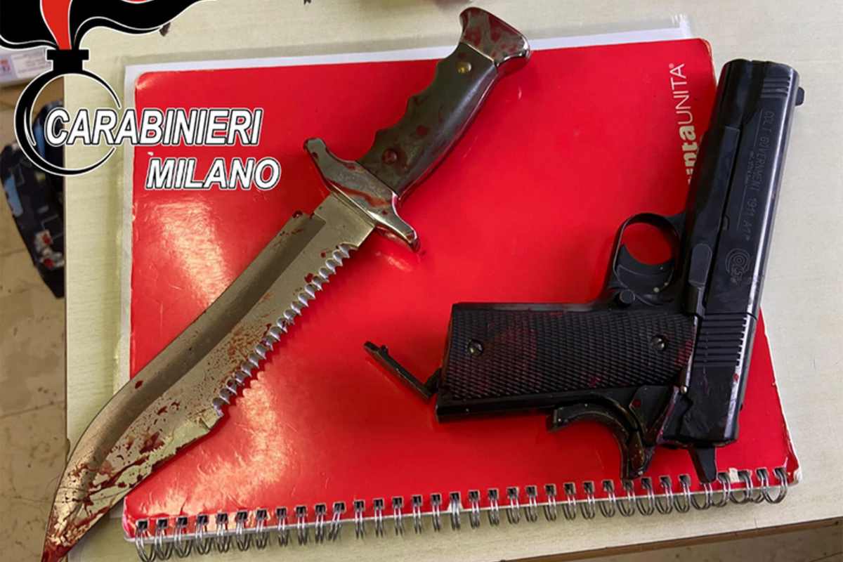 Pugnale e pistola finta usata dal 16enne nella scuola di Abbiategrasso 