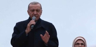 Erdogan vince le elezioni, la Turchia è spaccata in due per la prima volta in 20 anni