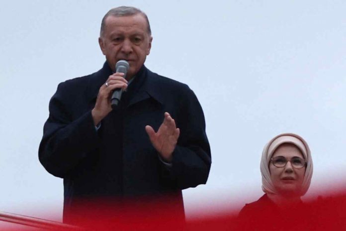 Recep Tayyp Erdogan Erdogan vince le elezioni, la Turchia è spaccata in due per la prima volta in 20 anni