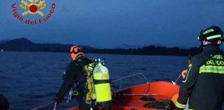 Il maltempo trasforma una festa di compleanno in tragedia: una barca si ribalta sul Lago Maggiore, 4 morti