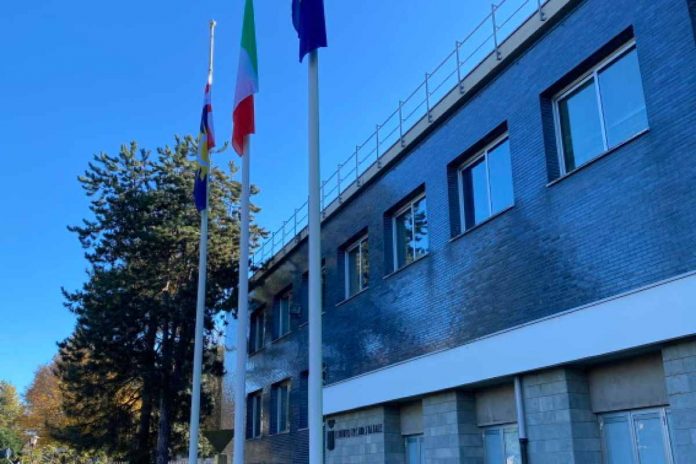 Veduta esterna dell'Istituto di Istruzione Superiore Emilio Alessandrini ad Abbiategrasso Paura in una scuola ad Abbiategrasso: uno studente accoltella l'insegnante al braccio