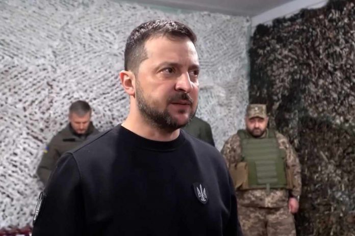 Volodymyr Zelensky Ucraina, Zelensky visita il fronte per celebrare i marines: