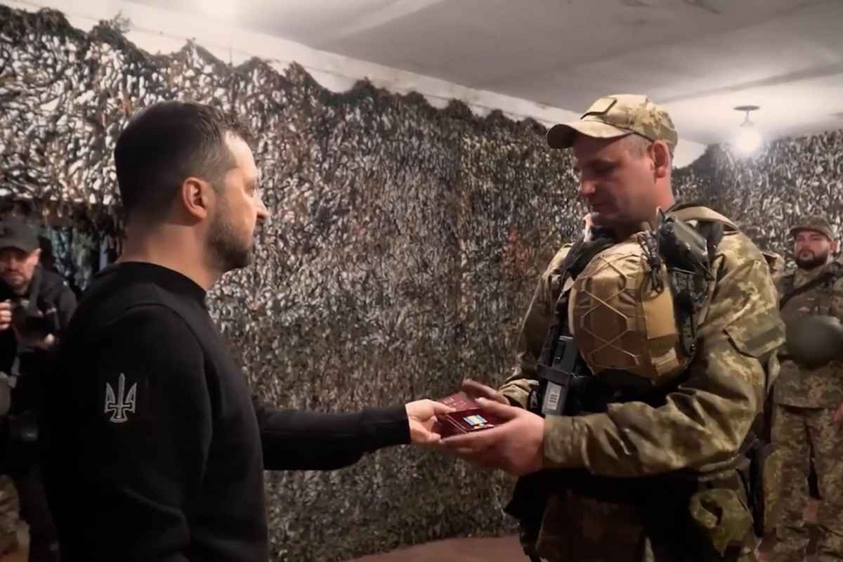 Zelensky visita i soldati a Zaporizhzhia