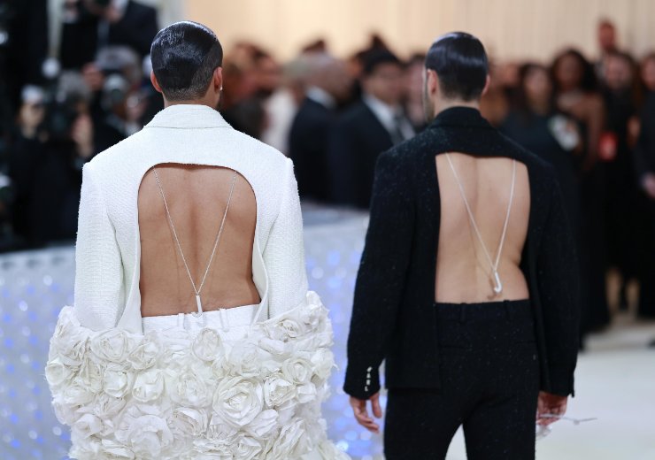 Il rapper Bad Bunny e lo stilista Simon Porte Jacquemus al Met Gala