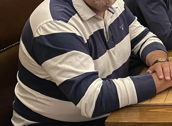 Boris Nadezhdin fugge dalla Russia: il critico del Cremlino trova rifugio a Parigi