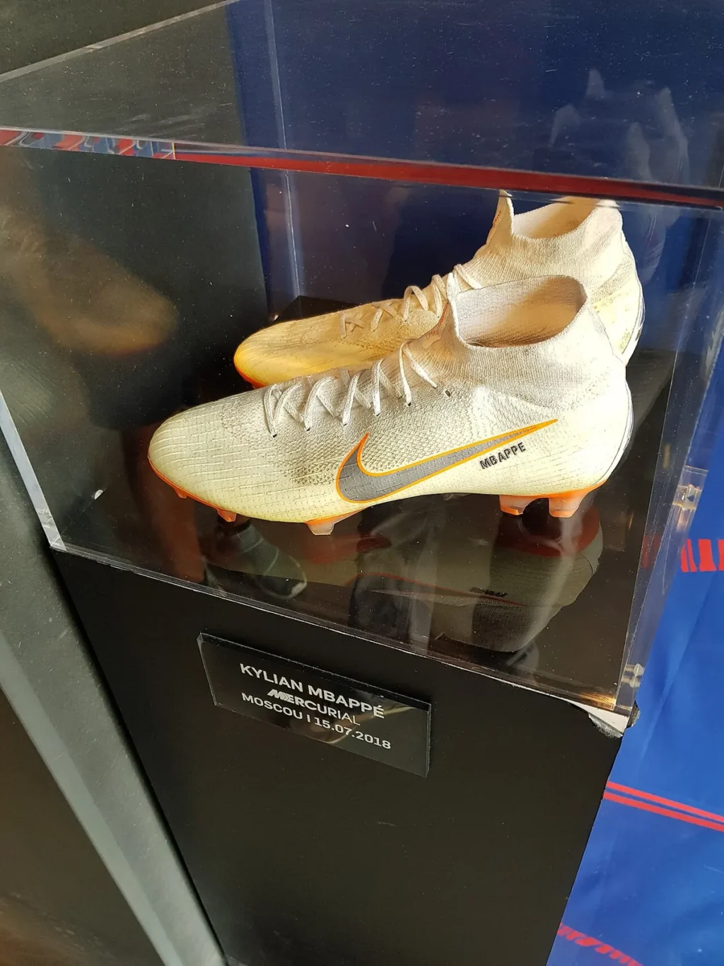 Mbappé abbandona Nike dopo 18 anni: il campione francese firma con On, il marchio svizzero entra nel calcio