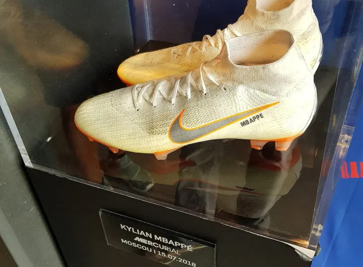 Mbappé abbandona Nike dopo 18 anni: il campione francese firma con On, il marchio svizzero entra nel calcio