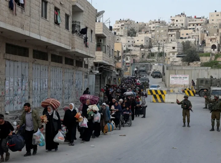 Cisgiordania, il lockdown totale e le demolizioni: migliaia di palestinesi sfollati da Hebron